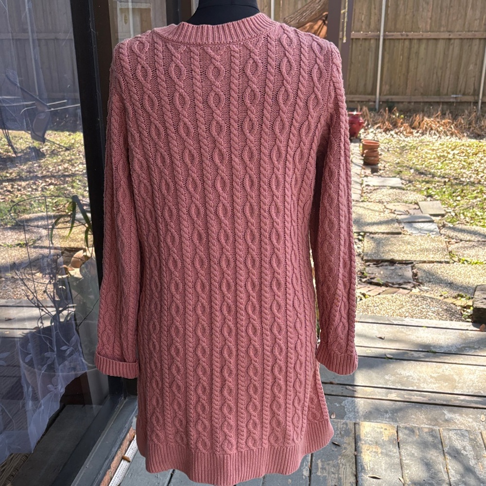 Elegant Rose Cable Knit Cardigan - Picture 2 of 5